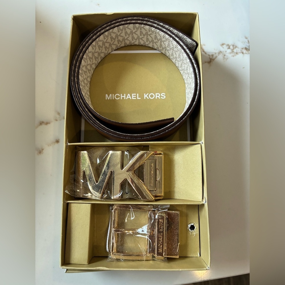 Michael Kors Tan Leather belt with gold accessories medium new in box